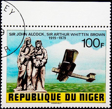 Нигер 1979 год . Биплан - памятник пионерам авиации .